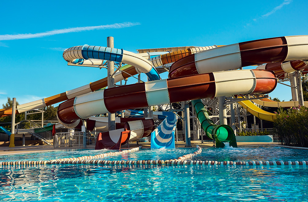 <p>Aquapark, geniş bir alana yayılan tasarımıyla tüm aile için tatilin en heyecan verici merkezine dönüşür.</p>